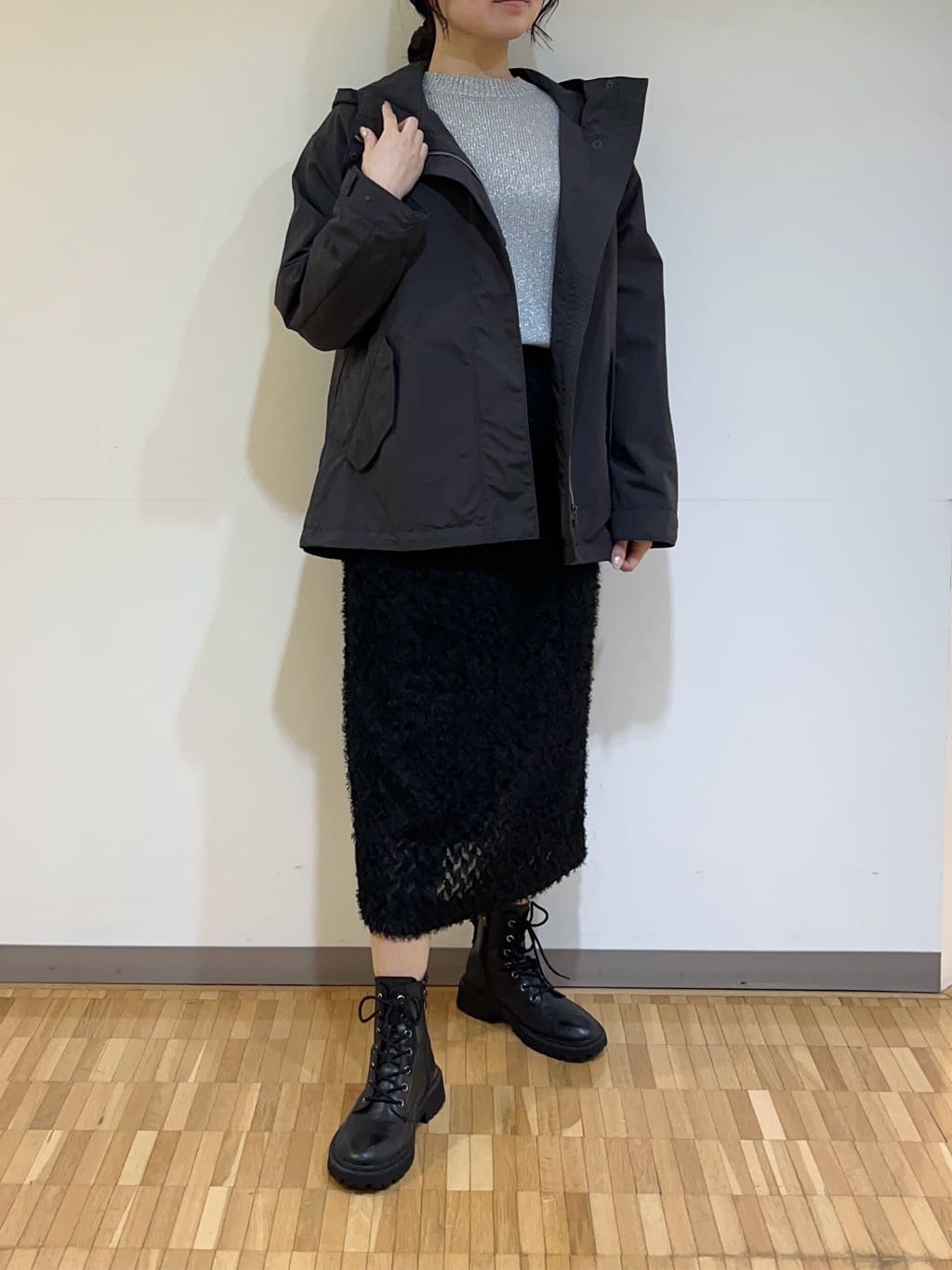 アイナさんの「UNTITLED｜【手洗い／58cm正方形】ベルトプリントスカーフ」を使ったコーディネート