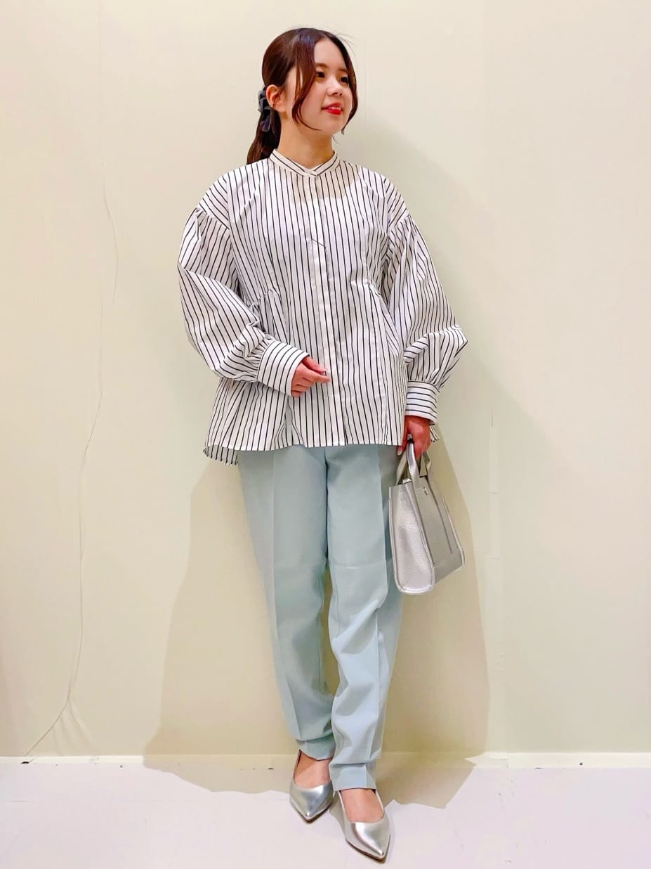 ayumiさんの「OPAQUE.CLIP｜◆バンドカラーペプラムシャツ【洗濯機洗い可】」を使ったコーディネート