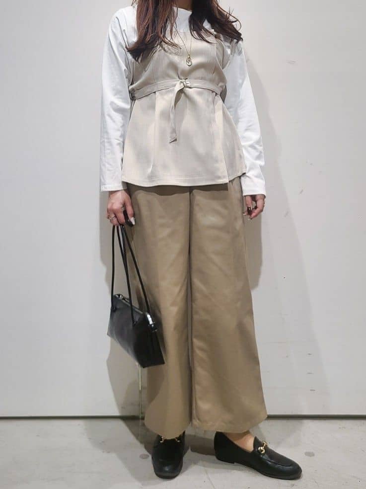 hmさんの「OPAQUE.CLIP｜◆ベルト付ビスチェドッキングカットソー【洗濯機洗い可】」を使ったコーディネート