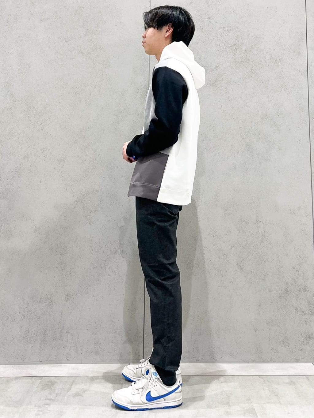 SHI-MAさんの「THE SHOP TK｜【オールシーズン穿ける！】7DAYSストレッチへリンボンパンツ　ON&hArr;OFF兼用」を使ったコーディネート