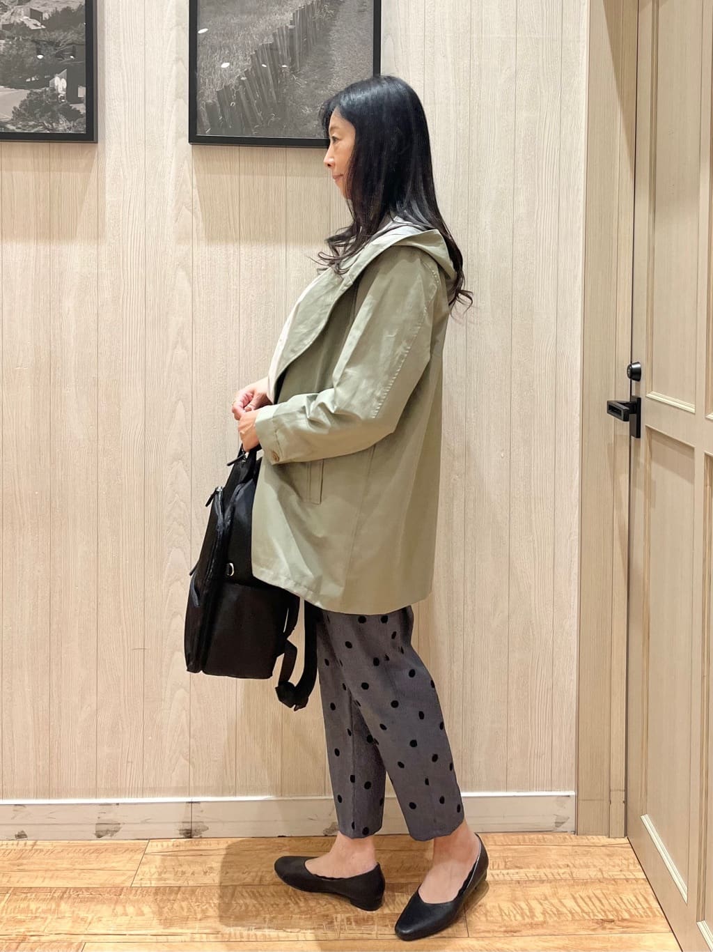 youさんの「SHOO･LA･RUE｜◆【S-LL/撥水/花粉対策】フーディーテントブルゾン」を使ったコーディネート