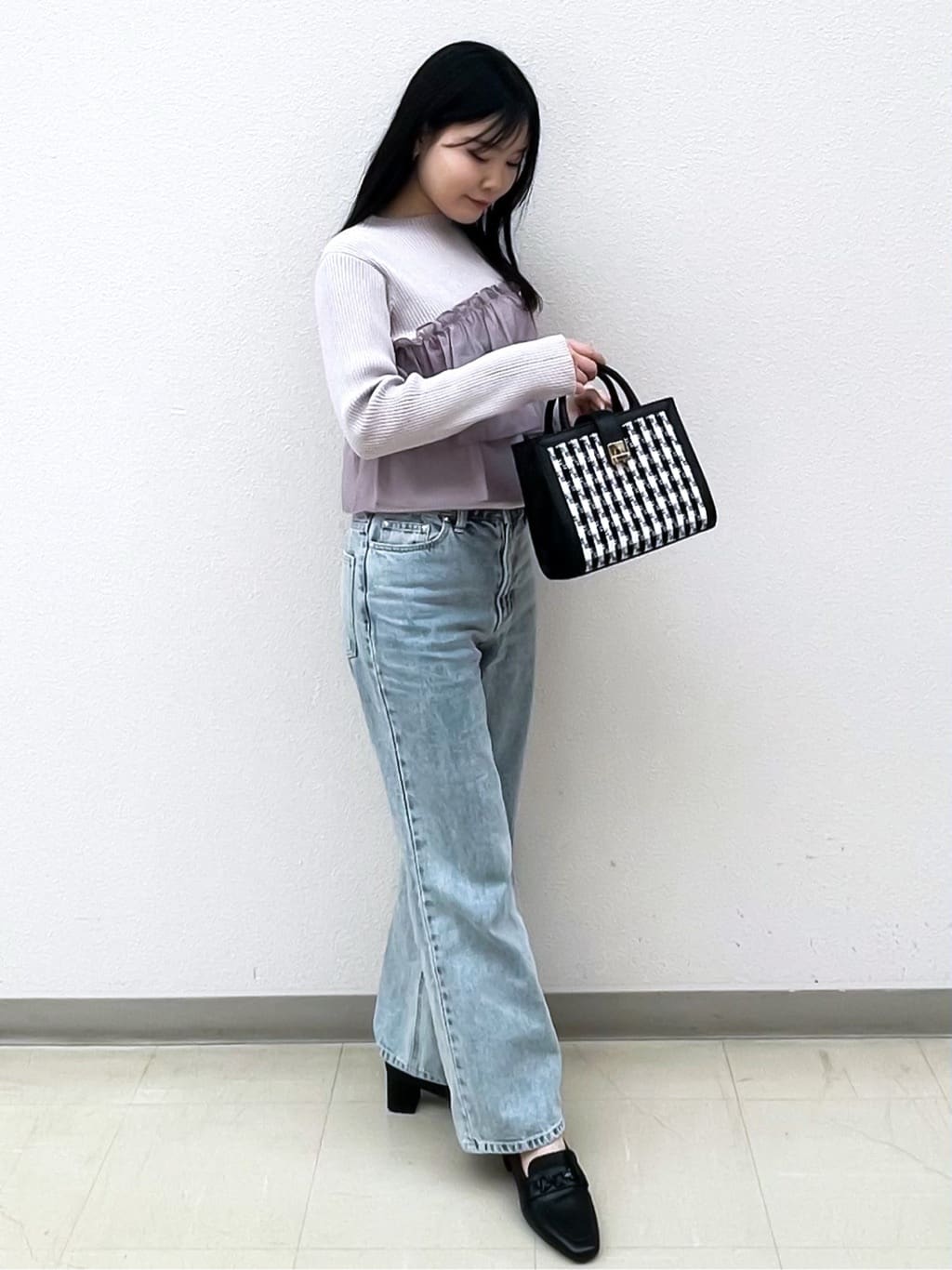 Izuさんの「index｜《丈が選べる》ストレートデニムパンツ【洗濯機洗い可】」を使ったコーディネート