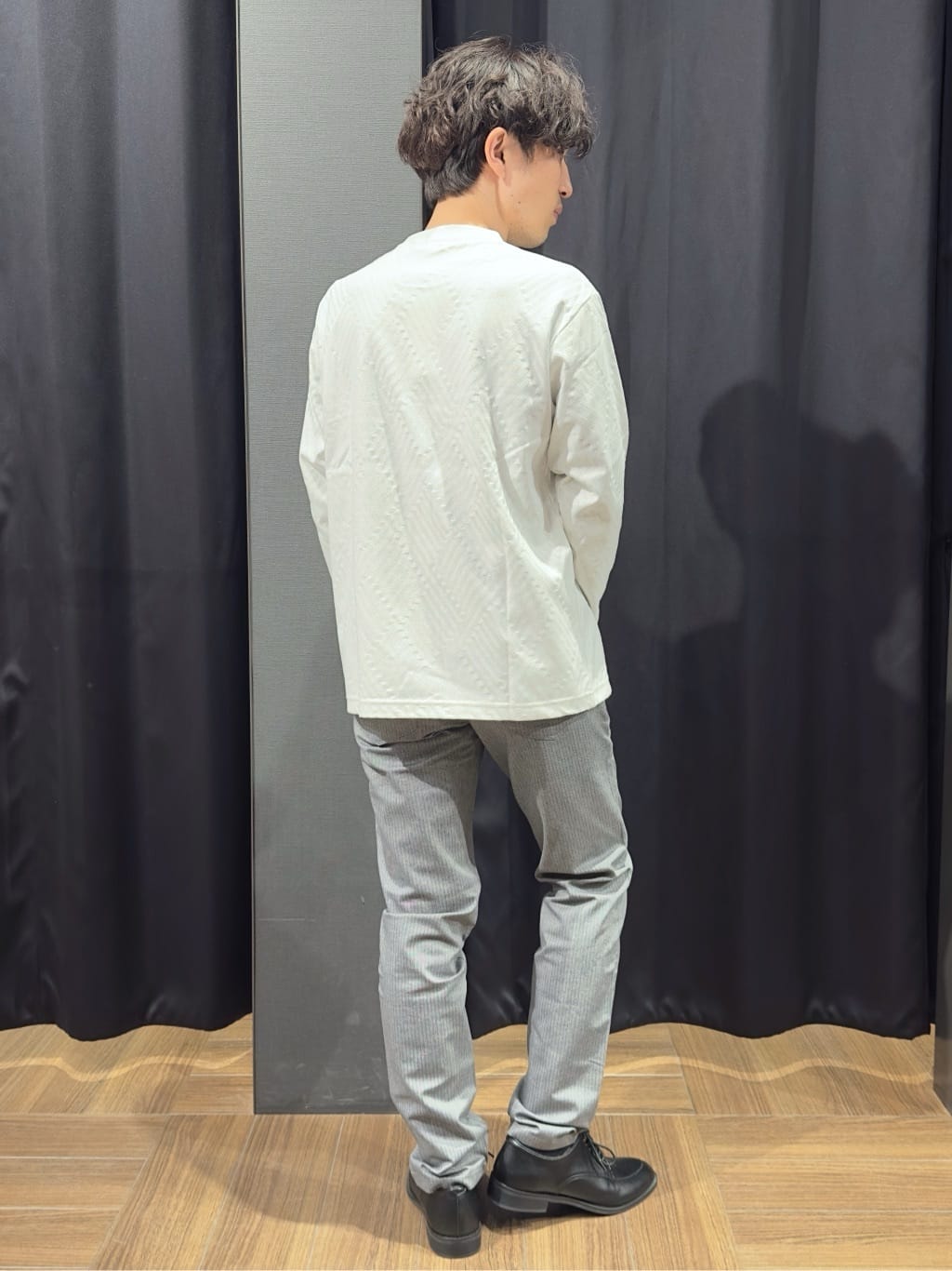 tomoyaさんの「THE SHOP TK｜【オールシーズン穿ける！】7DAYSストレッチへリンボンパンツ　ON&hArr;OFF兼用」を使ったコーディネート