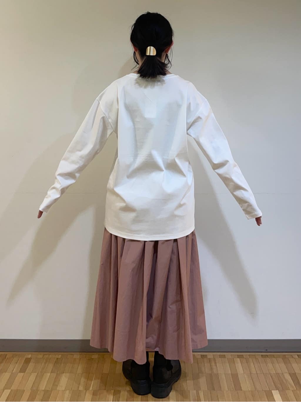 フナキさんの「UNTITLED｜◆【洗える/春の軽羽織り】ダンボール ノーカラーブルゾン」を使ったコーディネート