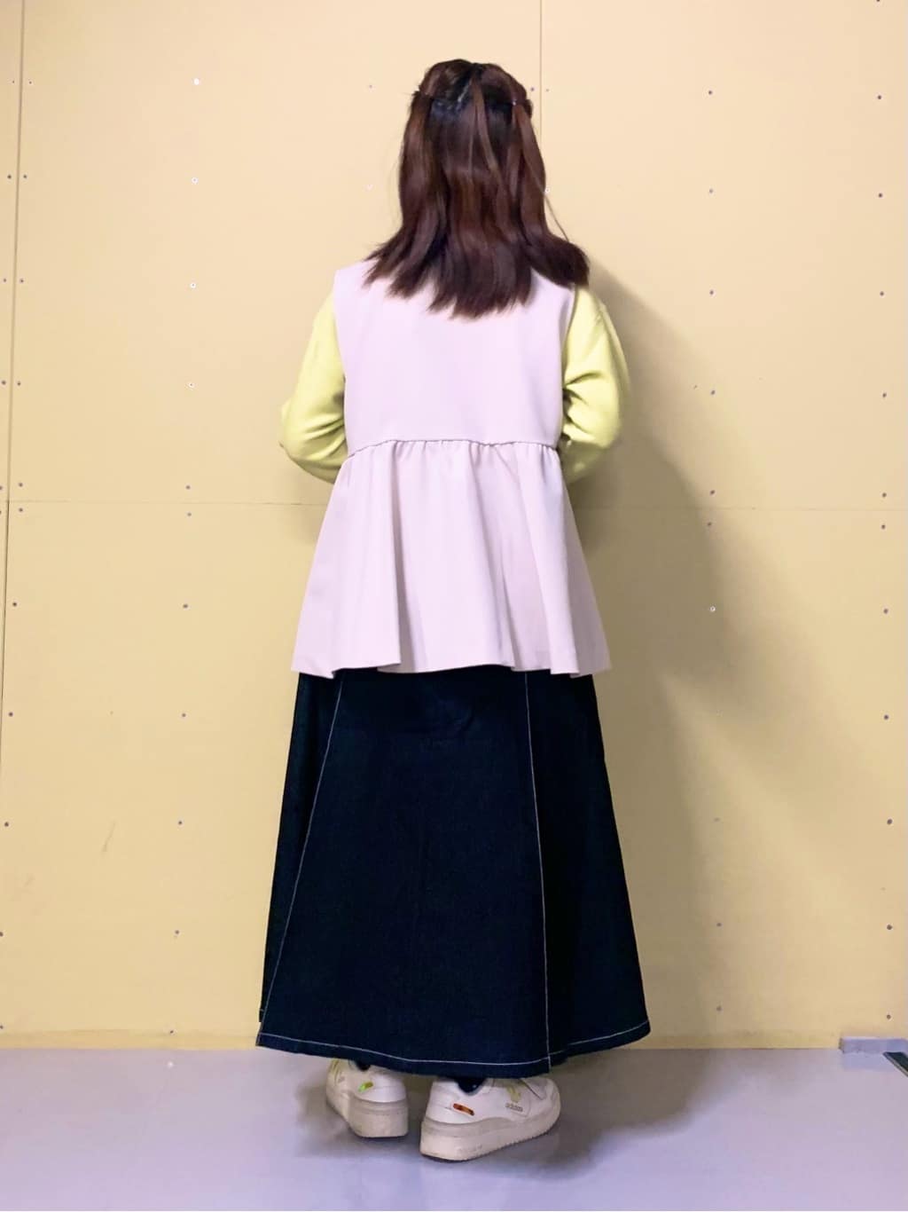 sahoさんの「THE SHOP TK｜シーズンレスで使える デニムタックスカート/洗える」を使ったコーディネート
