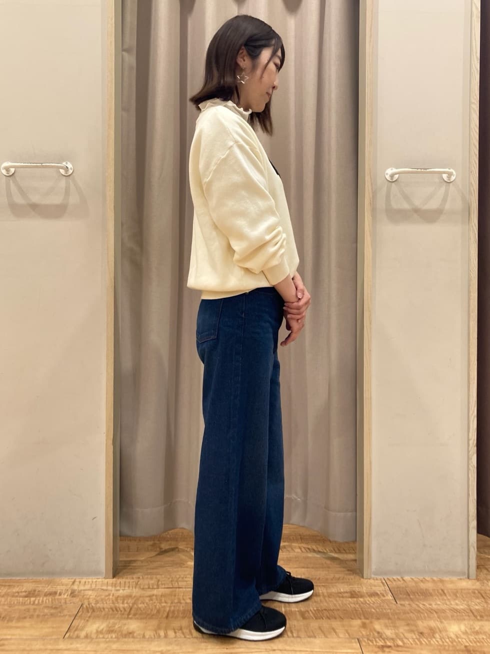 hashiさんの「SHOO･LA･RUE｜◆【洗える/S-LL/ちくちくしにくい】大人のための ロゴ入りスウェットライクニット」を使ったコーディネート