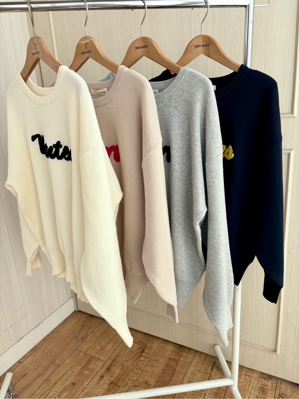もち。さんの「SHOO･LA･RUE｜◆【洗える/S-LL/ちくちくしにくい】大人のための ロゴ入りスウェットライクニット」を使ったコーディネート