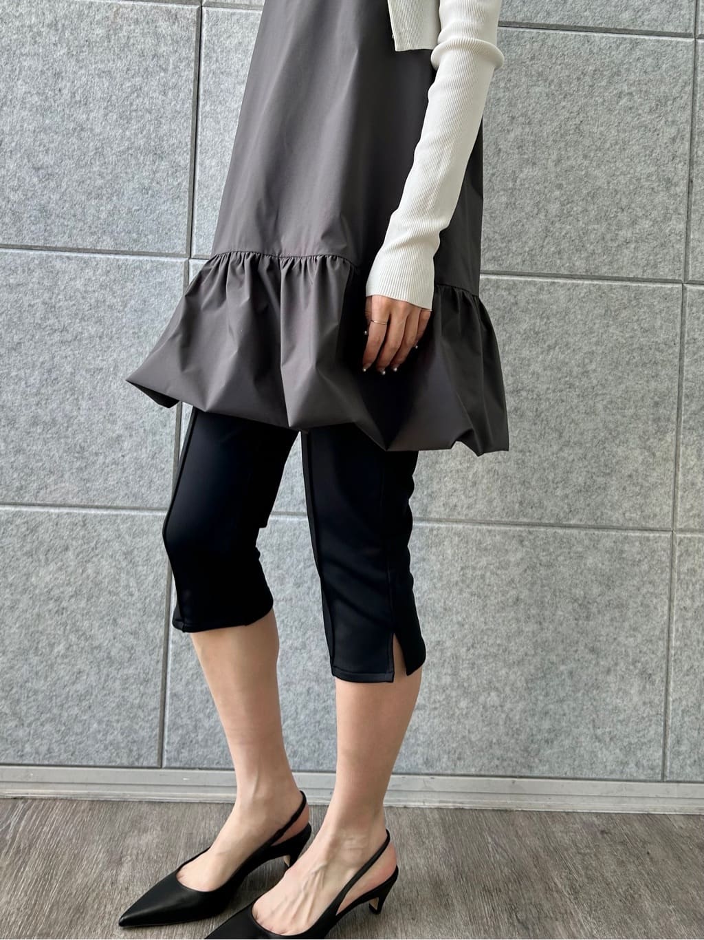 harunaさんの「CODE A｜cropped leggings pants」を使ったコーディネート