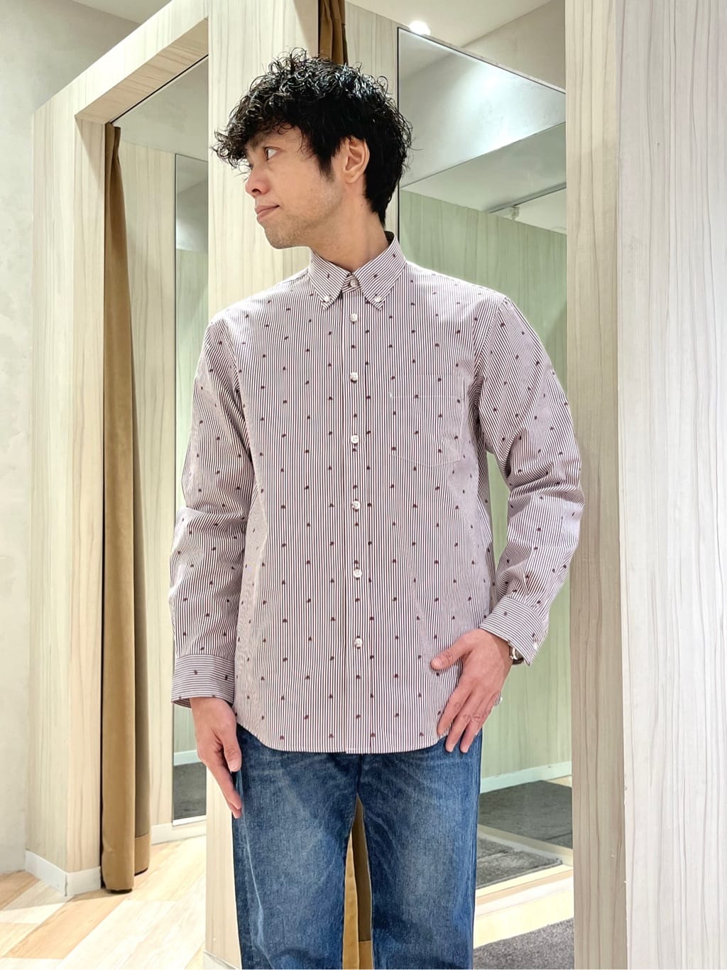 URAさんの「TAKEO KIKUCHI｜ハットモチーフ ジャカード ストライプ シャツ」を使ったコーディネート