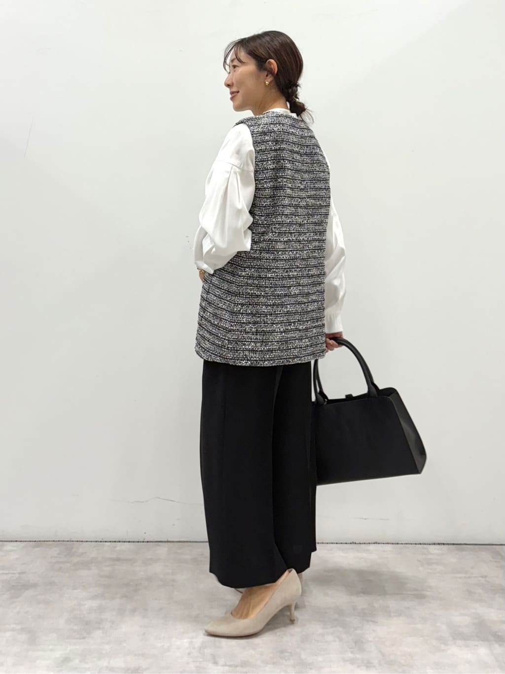 YUさんの「INDIVI｜◆【2点セット／UVケア】ツイードジレ＆ボウタイブラウス カセット服」を使ったコーディネート