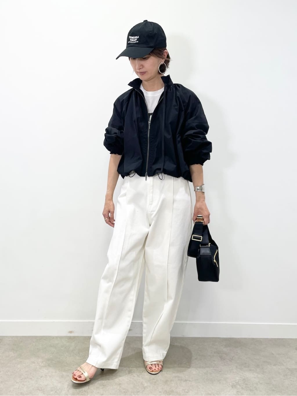 KAYOさんの「UNTITLED｜◆【MARILYN MOON】プリーツナイロンシアーバルーンブルゾン」を使ったコーディネート