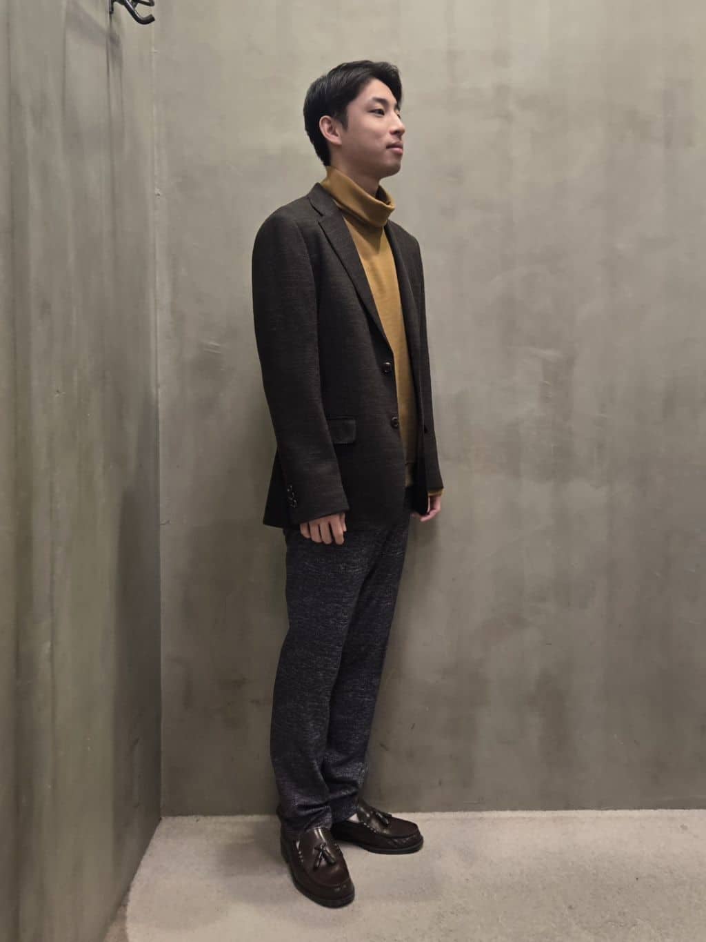 白木駆さんの「TAKEO KIKUCHI｜【ONOFF対応】TRダブルニット ストレッチパンツ」を使ったコーディネート