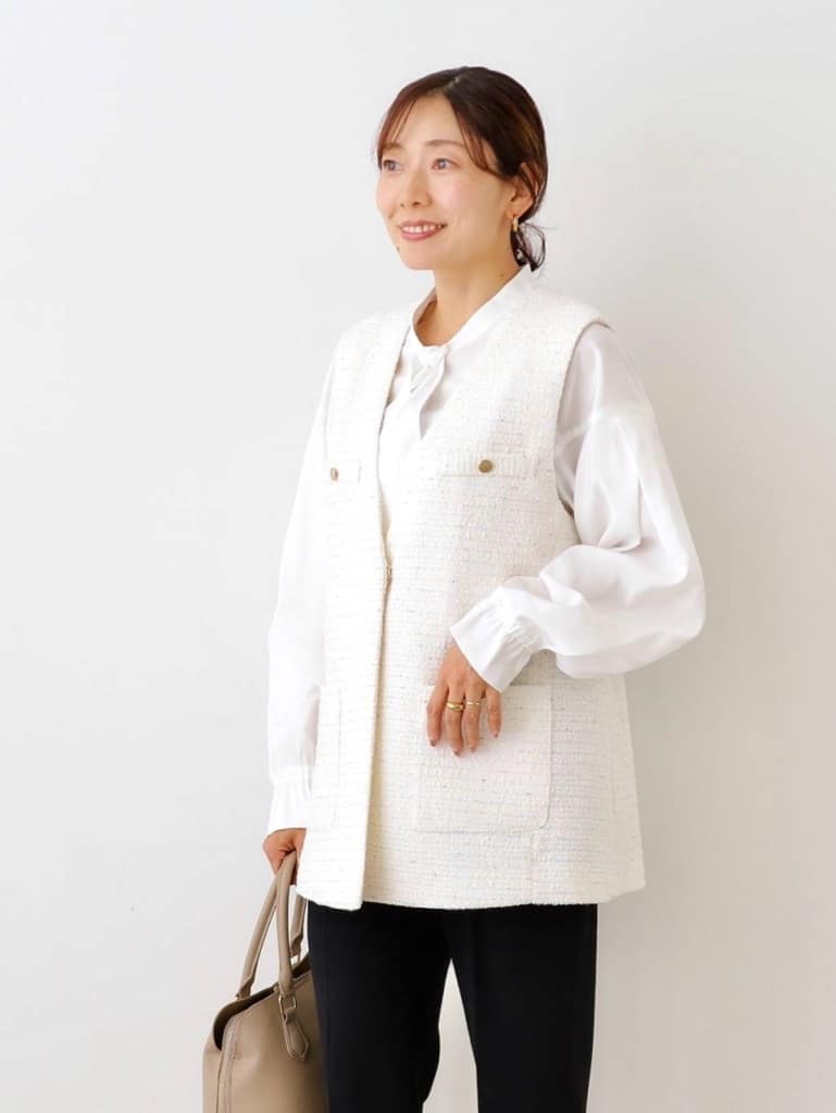 YUさんの「INDIVI｜◆【2点セット／UVケア】ツイードジレ＆ボウタイブラウス カセット服」を使ったコーディネート