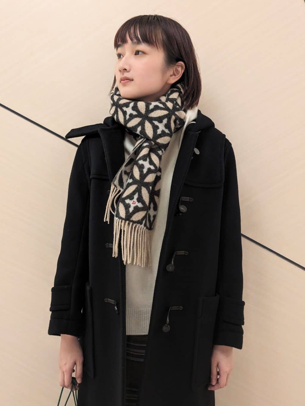 saoriさんの「DRESSTERIOR｜オーバーラップサークル カシミヤ100%マフラー」を使ったコーディネート