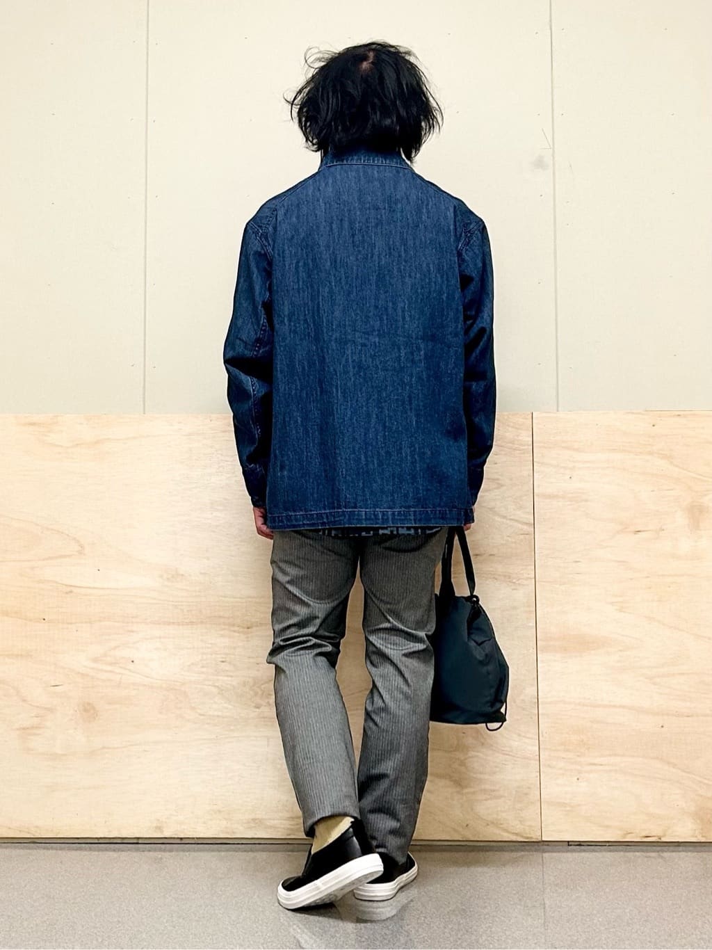 KENJI Iさんの「THE SHOP TK｜【オールシーズン穿ける！】7DAYSストレッチへリンボンパンツ　ON&hArr;OFF兼用」を使ったコーディネート