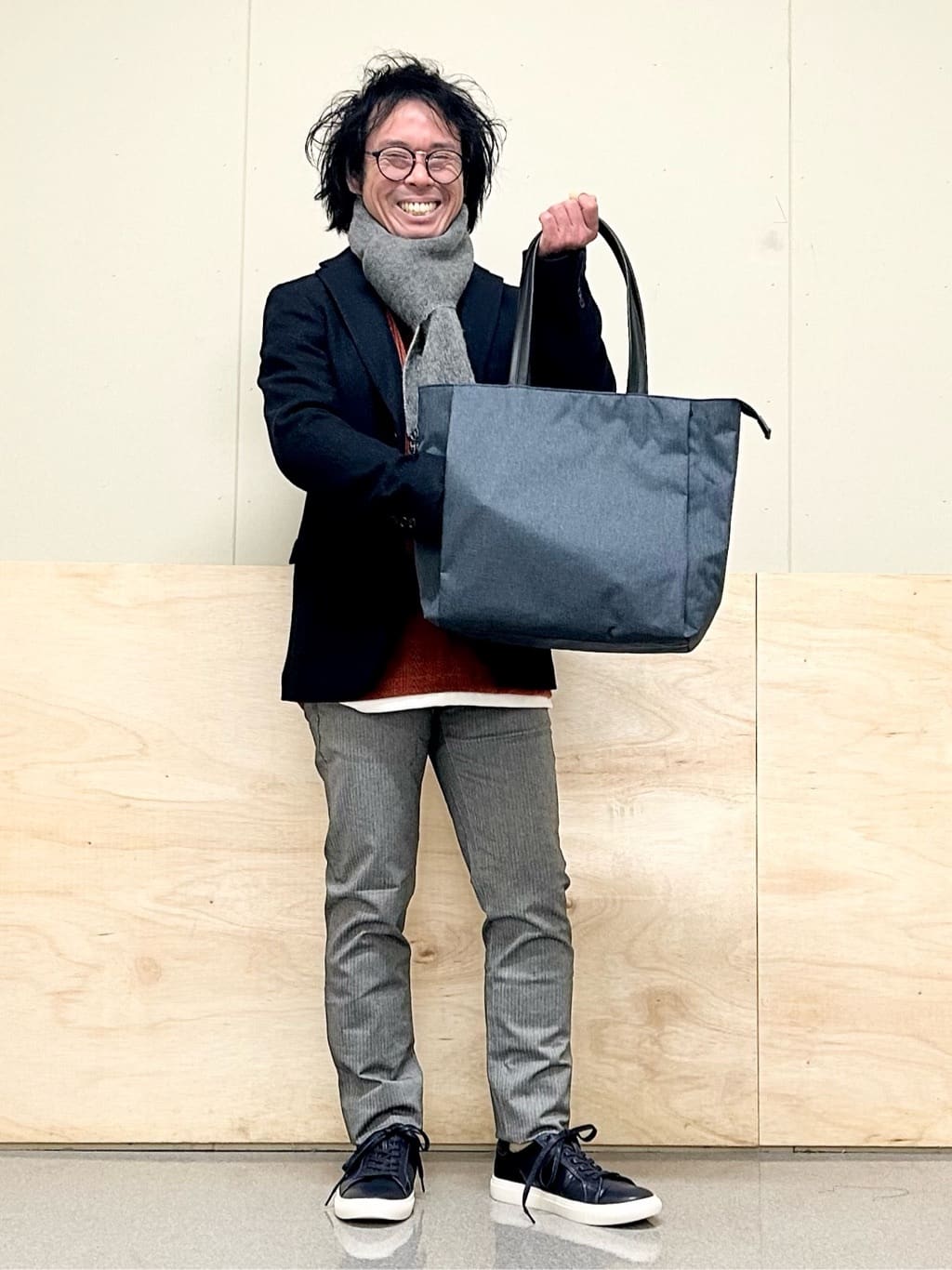 KENJI Iさんの「THE SHOP TK｜【オールシーズン穿ける！】7DAYSストレッチへリンボンパンツ　ON&hArr;OFF兼用」を使ったコーディネート