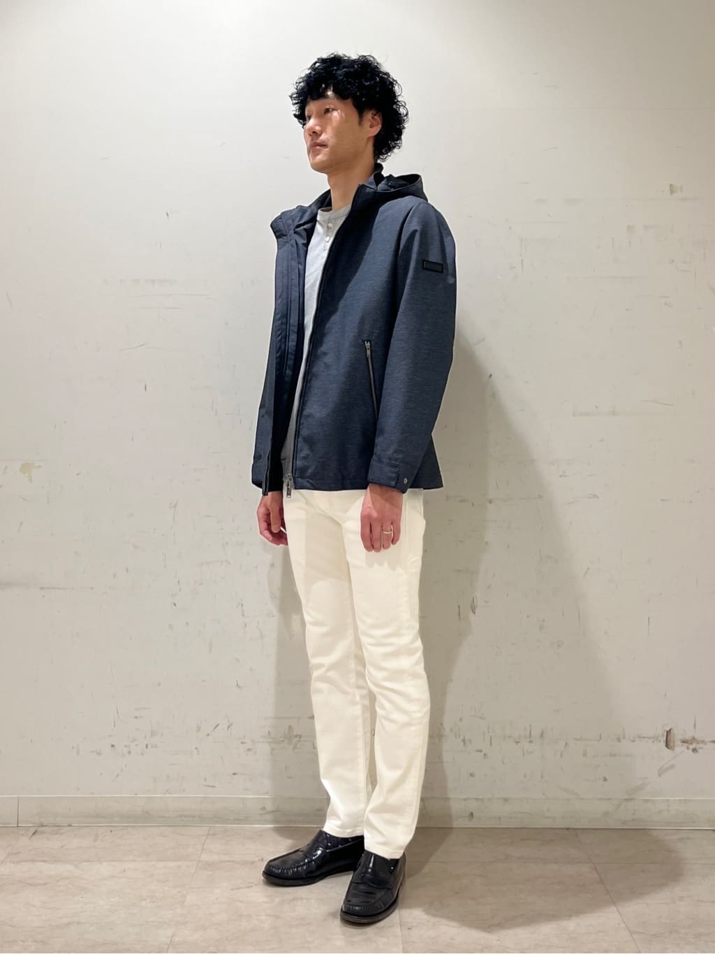 mutoさんの「TAKEO KIKUCHI｜【Sサイズ～】ストレッチ デニム パンツ」を使ったコーディネート