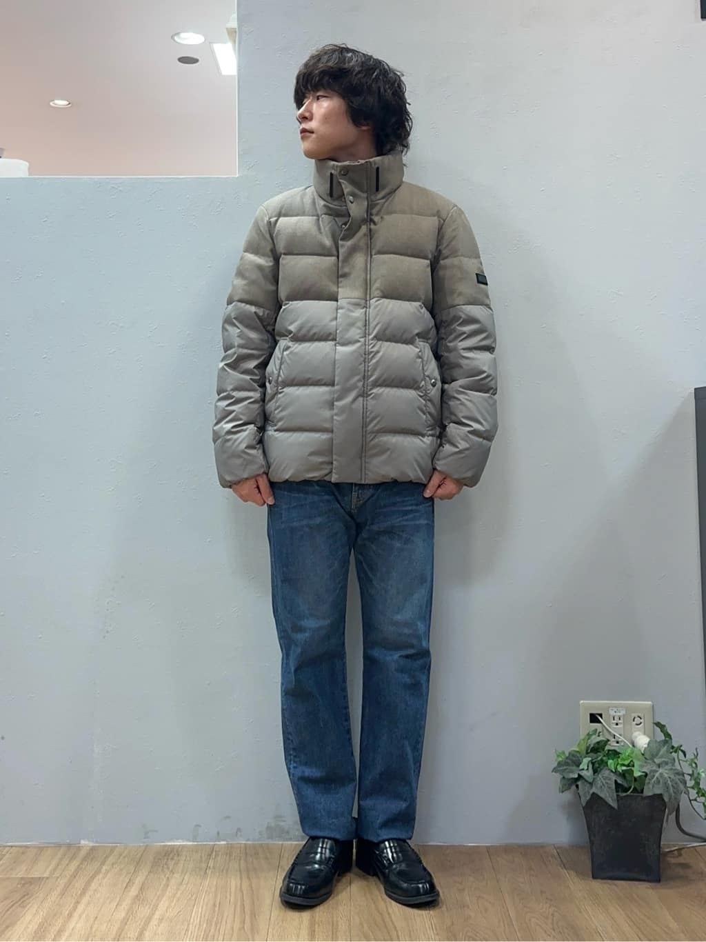Uさんの「TAKEO KIKUCHI｜【モンスターストレッチ】日本製 ウォッシュド デニムパンツ」を使ったコーディネート