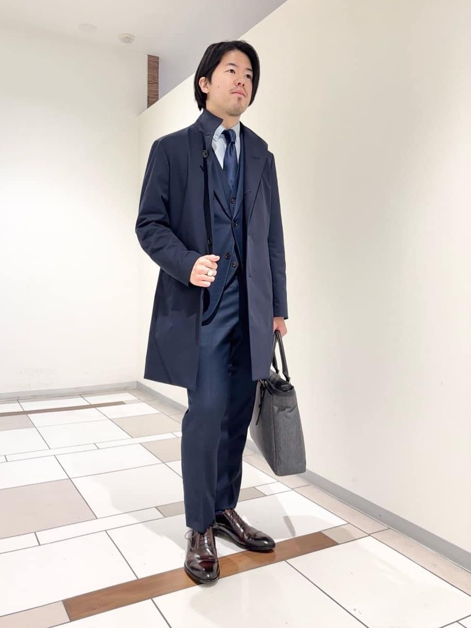 及川さんの「TAKEO KIKUCHI｜【Three by Three】シャイニーシャークピンヘッド スーツ/3ピース対応可」を使ったコーディネート
