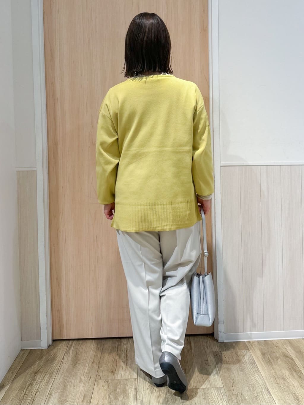 mimoさんの「SHOO･LA･RUE｜◆【洗える】一枚で簡単こなれ見え スポンディッシュ 裾レイヤード風ニット」を使ったコーディネート