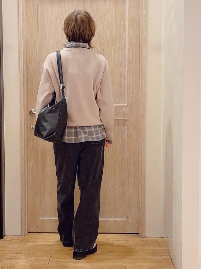 ハリーさんの「SHOO･LA･RUE｜◆【洗える/ちくちくしにくい/静電気軽減】スウェットライク ロゴニット」を使ったコーディネート