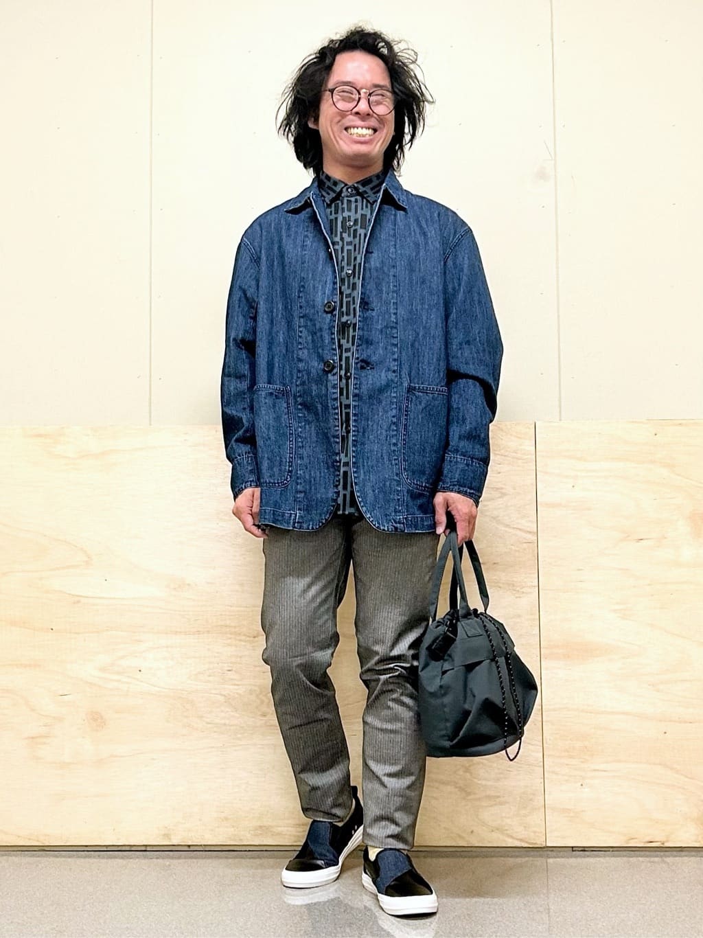 KENJI Iさんの「THE SHOP TK｜【オールシーズン穿ける！】7DAYSストレッチへリンボンパンツ　ON&hArr;OFF兼用」を使ったコーディネート