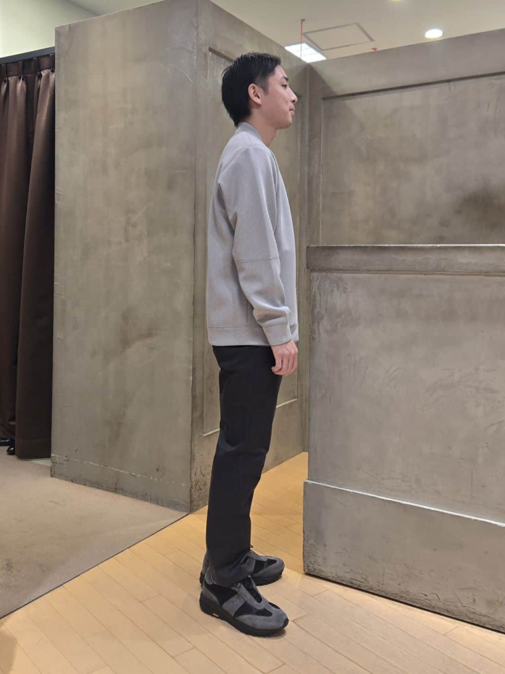 白木駆さんの「TAKEO KIKUCHI｜【全7サイズ&times;8色展開！】トップマルチヘリンボン パンツ」を使ったコーディネート
