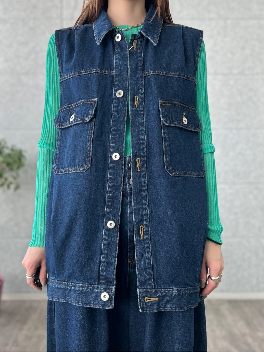 mitsukiさんの「INDIVI｜ハイウエストカーブデニム」を使ったコーディネート