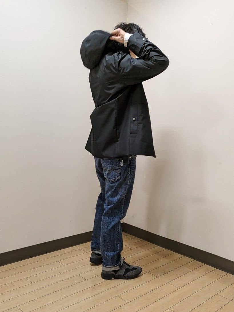 あきやまさんの「TAKEO KIKUCHI｜【モンスターストレッチ】日本製 ウォッシュド デニムパンツ」を使ったコーディネート