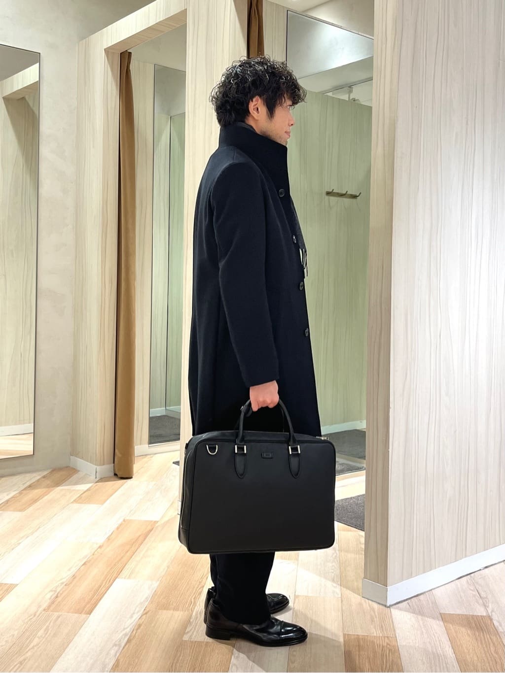 URAさんの「TAKEO KIKUCHI｜【ウールカシミヤブレンド】ビーバー調 スタンドカラー コート」を使ったコーディネート