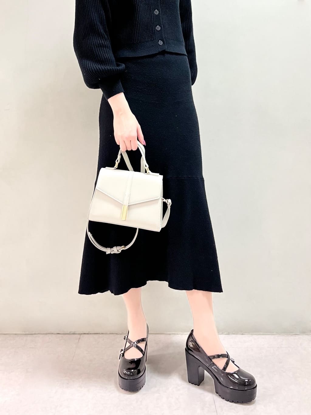 myさんの「ESPERANZA｜厚底キラキラダブルストラップパンプス」を使ったコーディネート