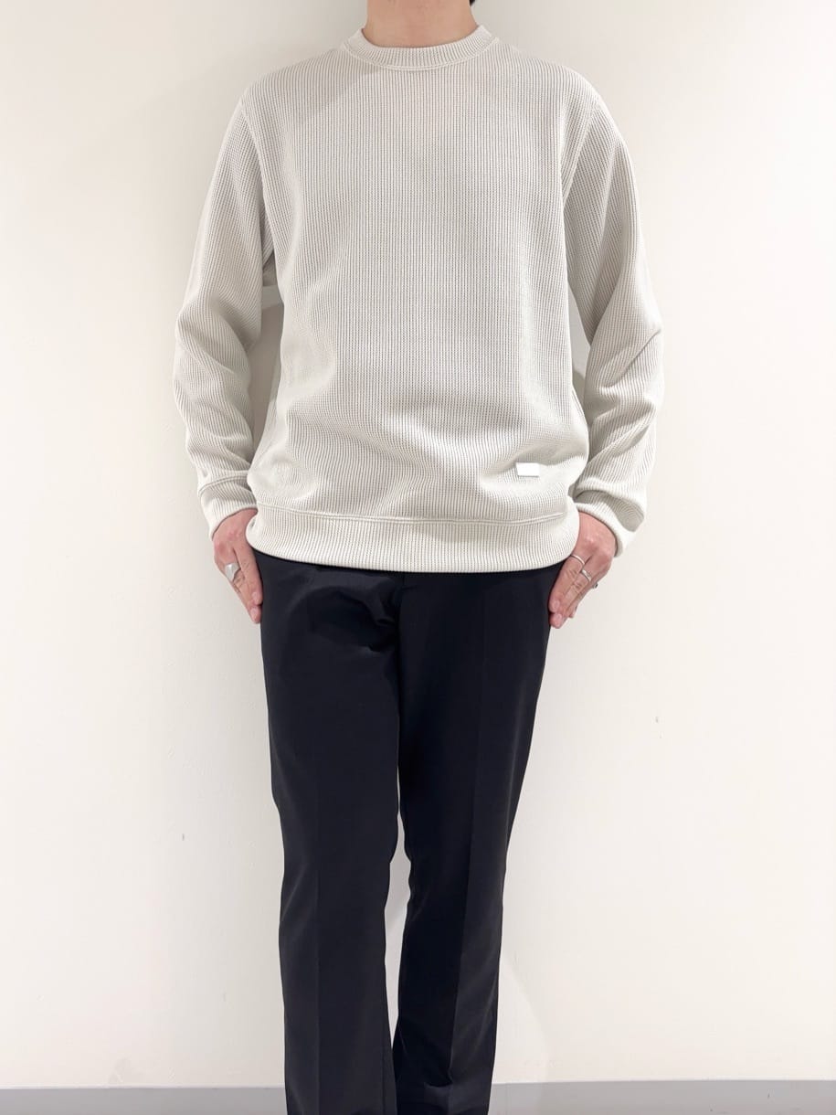 及川さんの「TAKEO KIKUCHI｜【ONOFF対応】TRダブルニット ストレッチパンツ」を使ったコーディネート