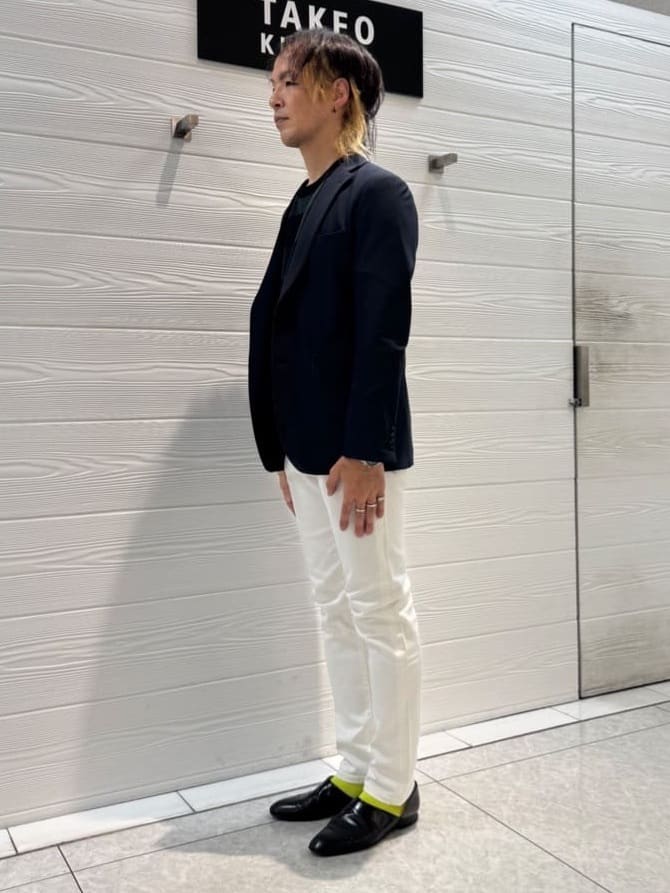 井出恭輔さんの「TAKEO KIKUCHI｜【Sサイズ～】ストレッチ デニム パンツ」を使ったコーディネート