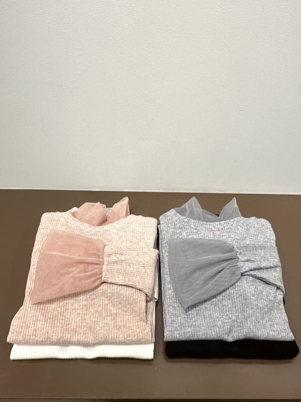 Yossyさんの「SHOO･LA･RUE｜◆【洗える/ちくちくしにくい/静電気軽減】スウェットライク ロゴニット」を使ったコーディネート