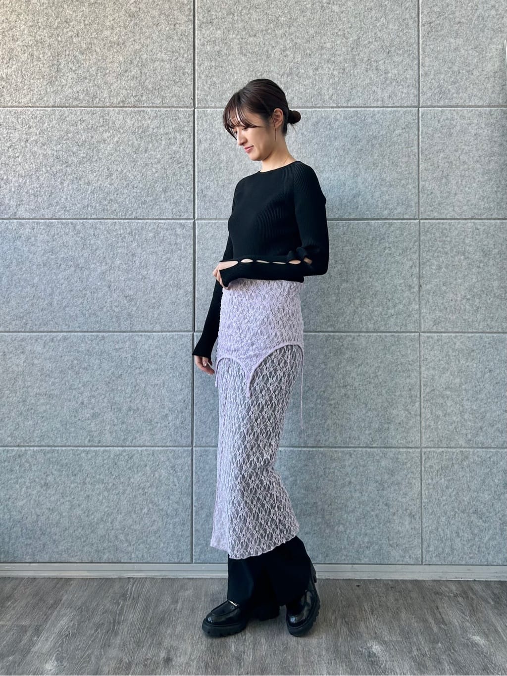 harunaさんの「CODE A｜◆hole sleeve knit」を使ったコーディネート