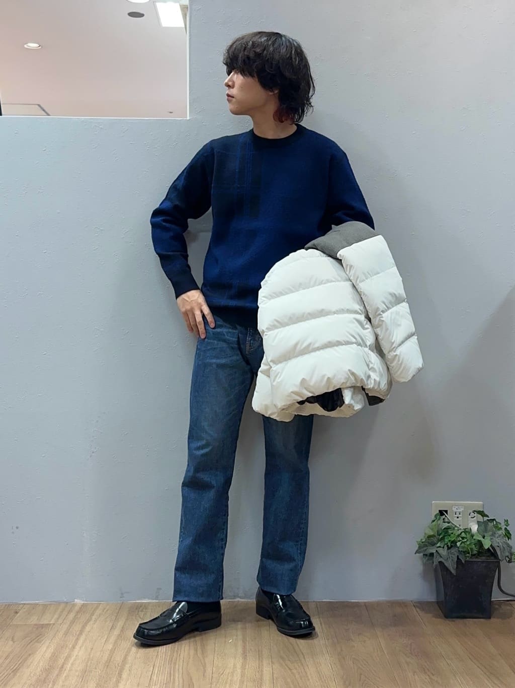 Uさんの「TAKEO KIKUCHI｜【モンスターストレッチ】日本製 ウォッシュド デニムパンツ」を使ったコーディネート