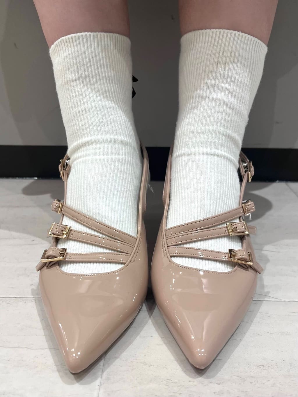 RISAさんの「ESPERANZA｜バックストラップミドルヒールパンプス」を使ったコーディネート