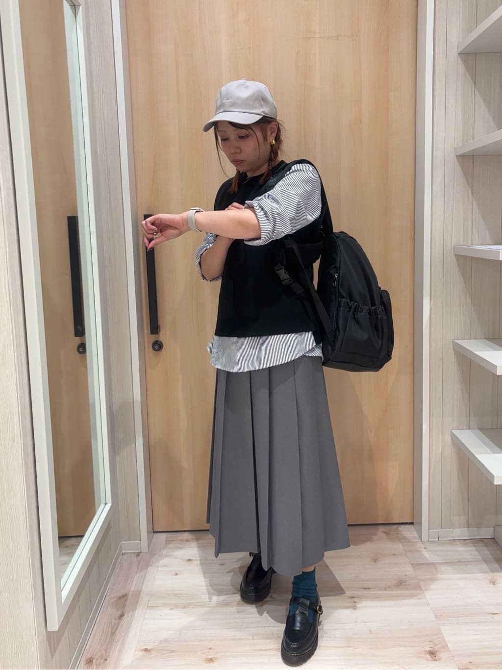 haruさんの「SHOO･LA･RUE｜◆【S-LL/2点セット】着回し自在 ニットベスト＋フレアブラウス」を使ったコーディネート