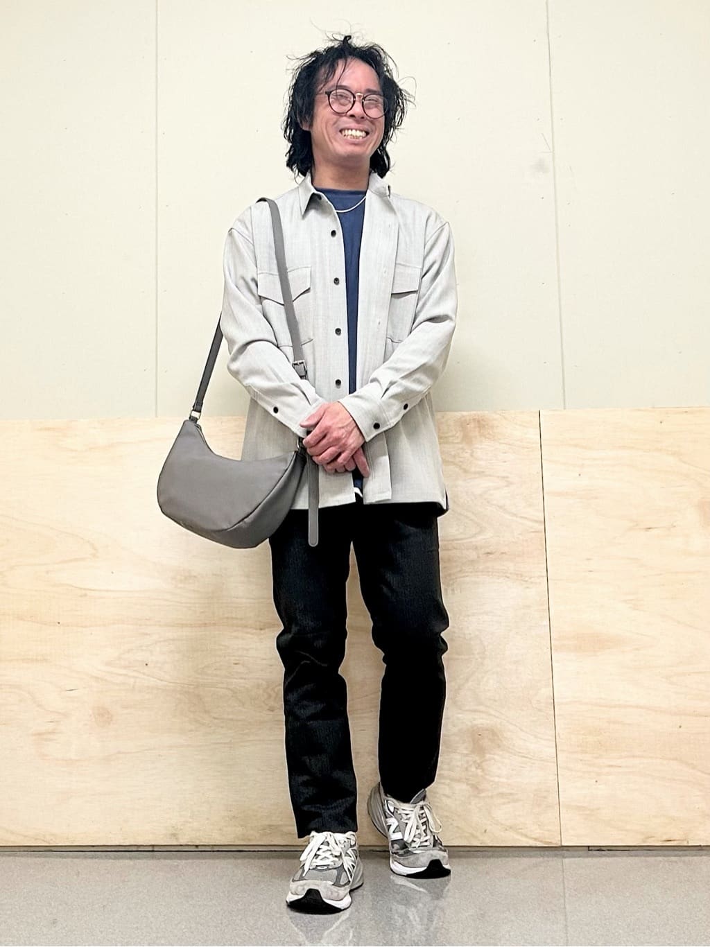 KENJI Iさんの「THE SHOP TK｜【オールシーズン穿ける！】7DAYSストレッチへリンボンパンツ　ON&hArr;OFF兼用」を使ったコーディネート