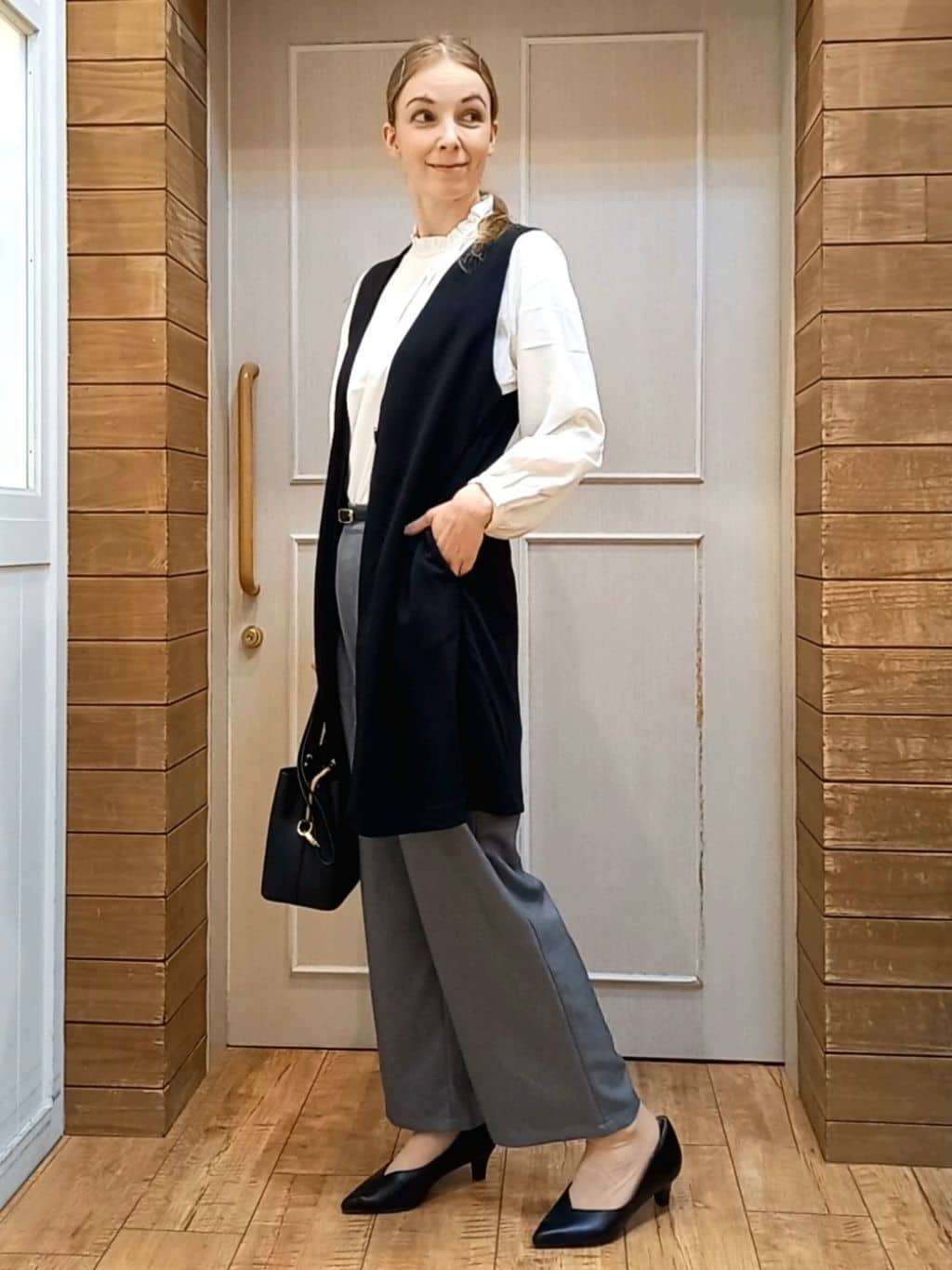 Mirkaさんの「SHOO･LA･RUE｜◆【S-3L/洗える/セレモニー】さらり軽やか スタンドカラー フリルブラウス」を使ったコーディネート