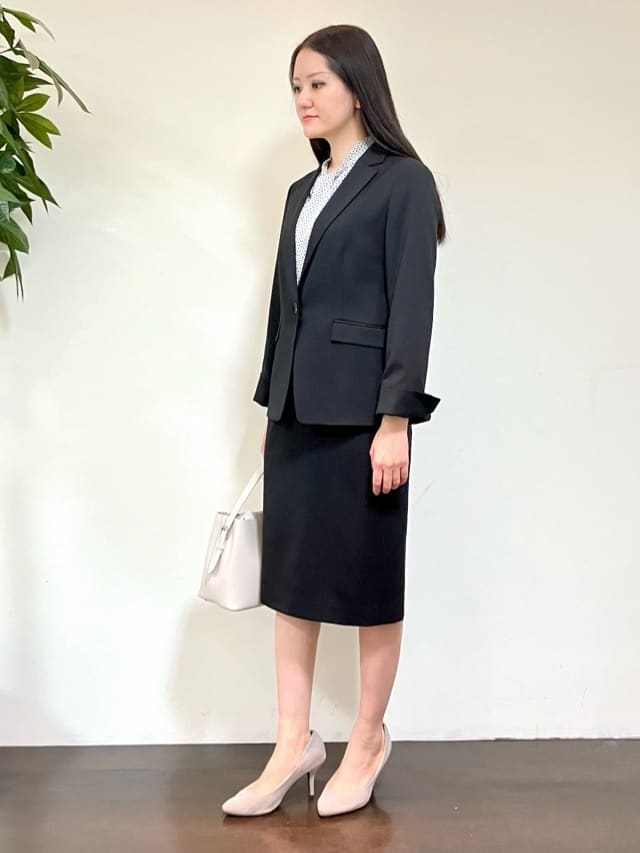 カレンさんの「UNTITLED｜【洗える通勤スーツ】レジェールギャバ ストレッチテーラードジャケット」を使ったコーディネート