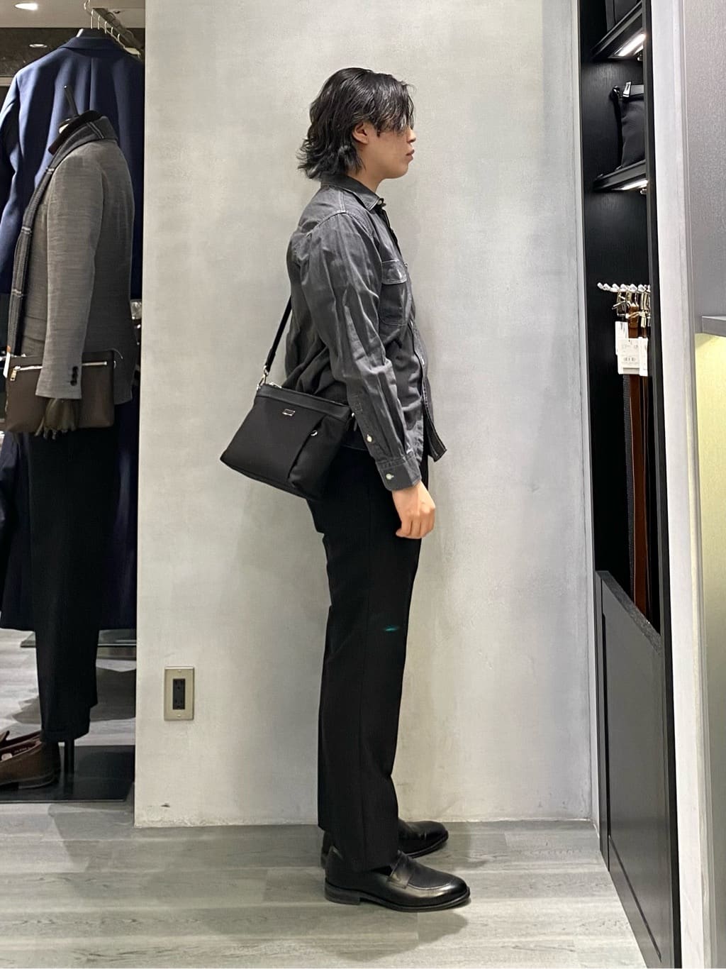 nishiさんの「TAKEO KIKUCHI｜【THE FLAGSHIP】バラシャパンツ」を使ったコーディネート