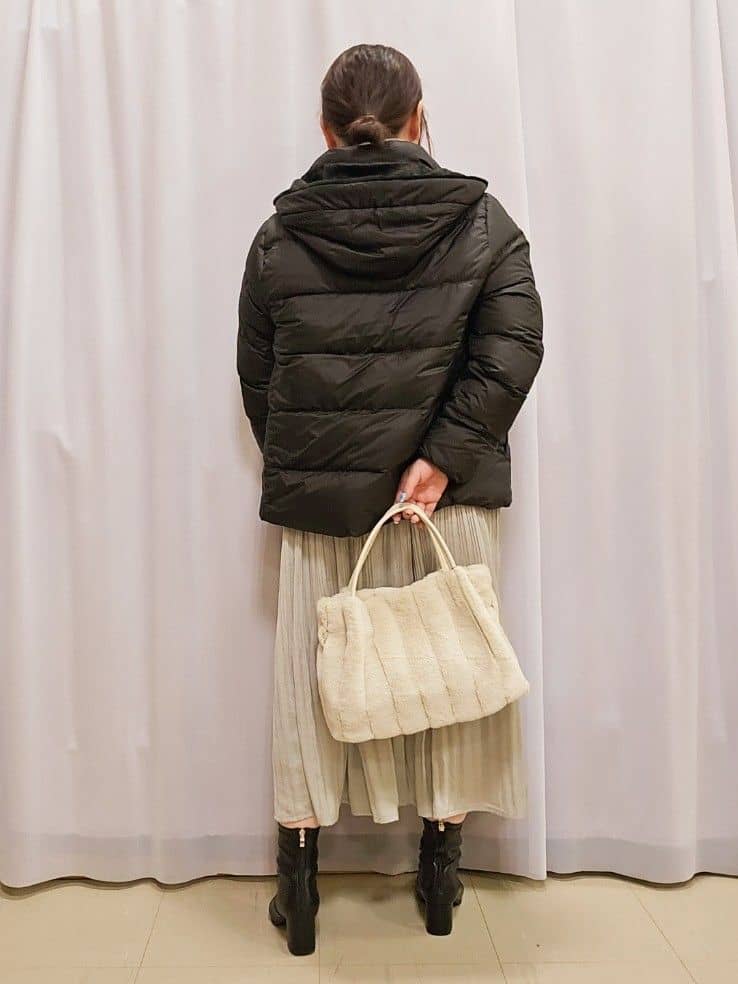 かなさんの「SHOO･LA･RUE｜◆【セレモニーにも】ひらりと揺れる上品シルエット サテンプリーツスカート」を使ったコーディネート