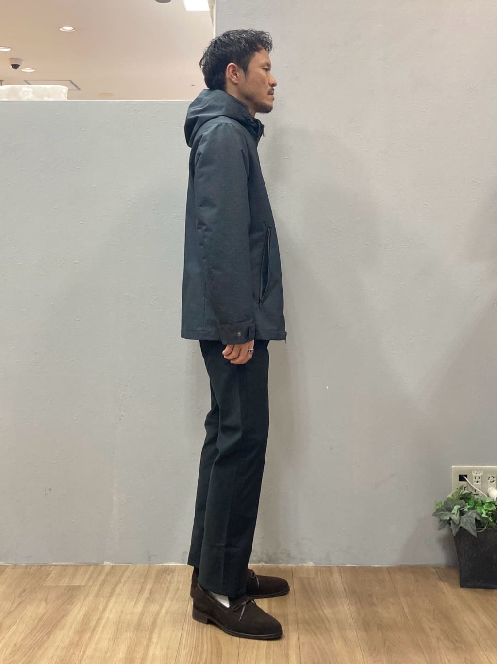 シュンさんの「TAKEO KIKUCHI｜【Made in JAPAN】播州織 ストレッチ パンツ」を使ったコーディネート