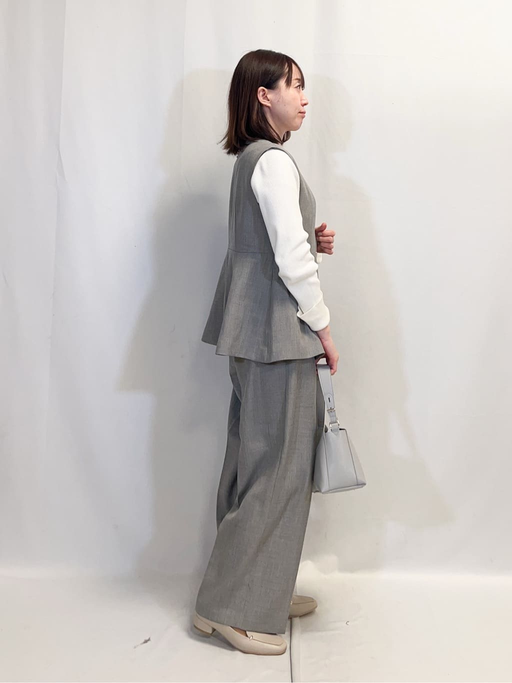 なーさんさんの「grove｜◆ペプラムジレ」を使ったコーディネート