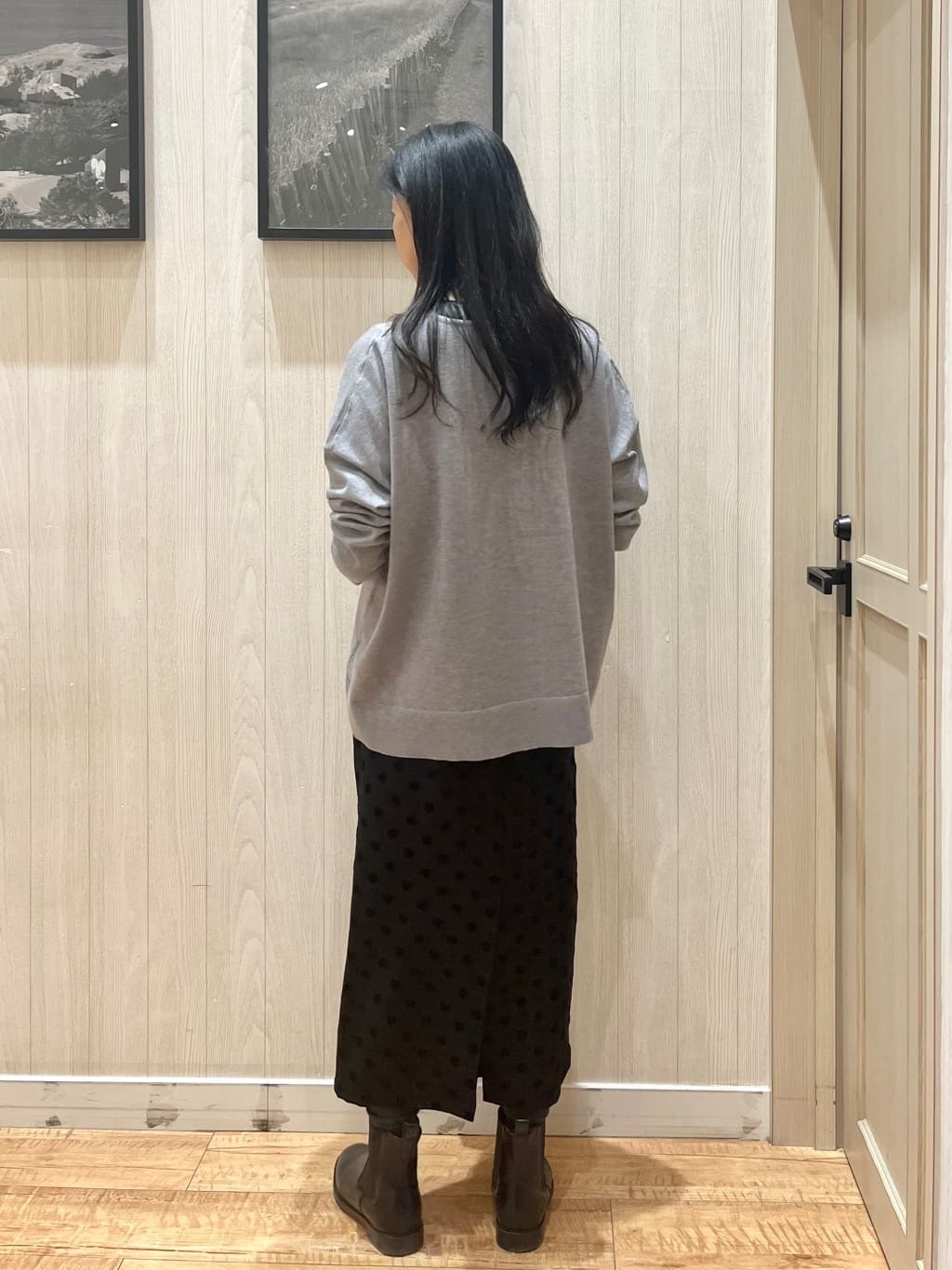 youさんの「SHOO･LA･RUE｜◆【洗える】レイヤードコーデも楽しめる もちもちVネックニット」を使ったコーディネート