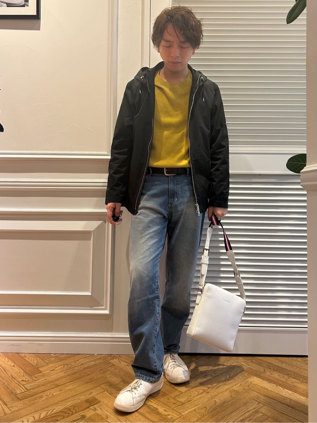 須田　慎二郎さんの「DRESSTERIOR｜【撥水仕様】シュリンクレザー ショルダーバッグ」を使ったコーディネート