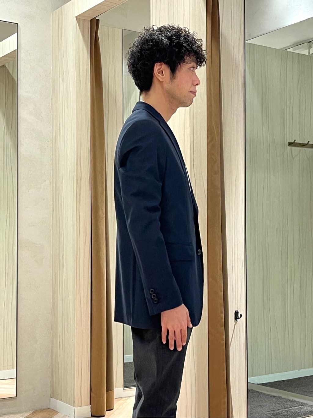 URAさんの「TAKEO KIKUCHI｜【Made in JAPAN】播州織 ヘリンボン ストレート パンツ」を使ったコーディネート