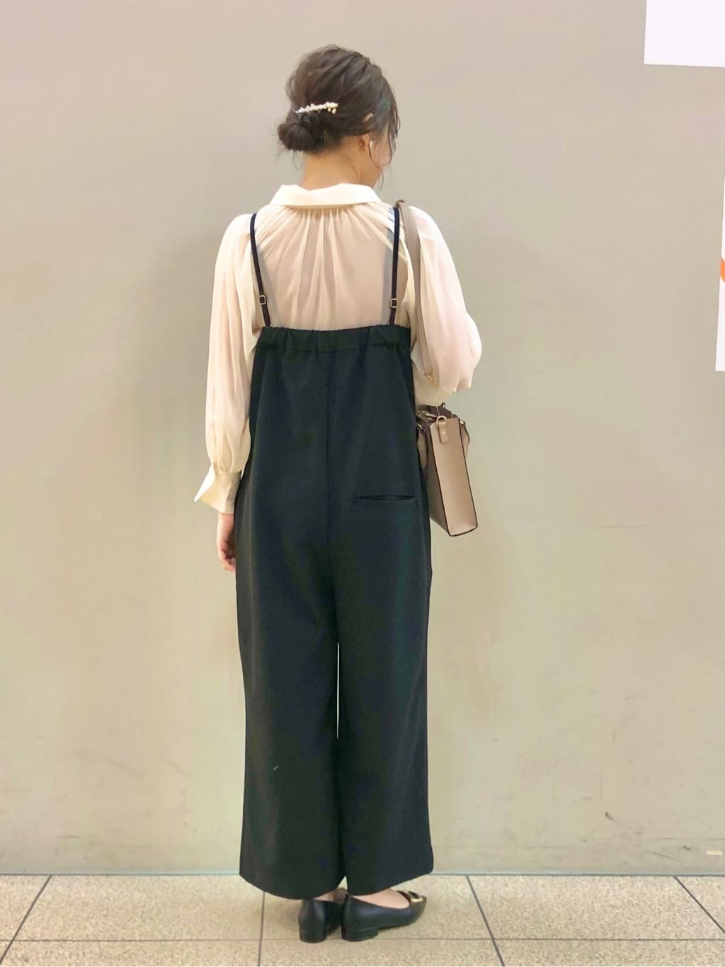 ころさんの「THE SHOP TK｜◆【ONOFF活躍/セレモニー/通勤】タイ付きラメジョーゼットシャツ/洗える」を使ったコーディネート