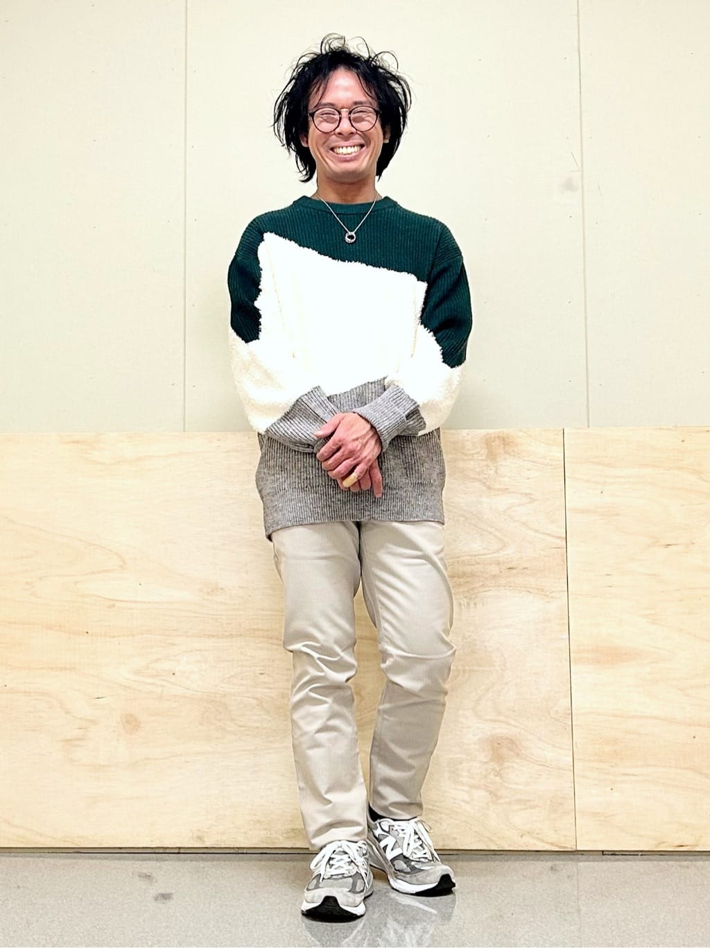 KENJI Iさんの「THE SHOP TK｜【オールシーズン穿ける！】7DAYSストレッチへリンボンパンツ　ON&hArr;OFF兼用」を使ったコーディネート